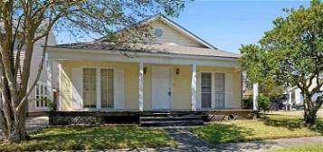 1781 Manor Oak Dr, Baton Rouge, LA 70810