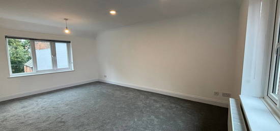 Flat to rent in North Lane, Canterbury CT2