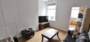 4 bedroom terraced house to rent