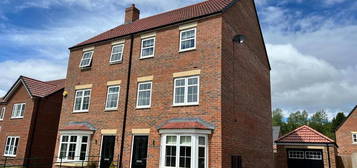 4 bedroom semi-detached house to rent