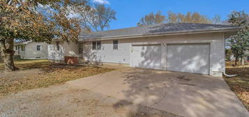 504 W 5th St, Wilber, NE 68465