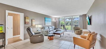 905 Cypress Ter Apt 205, Pompano Beach, FL 33069