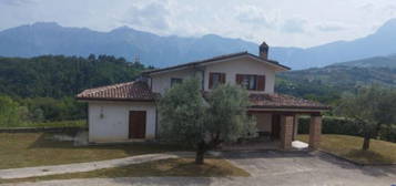 Villa all'asta in  Case Di Renzo