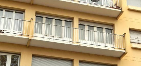 VENTE : LONS-LE-SAUNIER CENTRE (39), À VENDRE APPARTEMENT T3 à rafraîchir 97.49 m², BALCON, CAVE