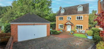 5 bedroom detached house for sale