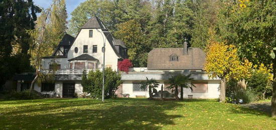 Großes Anwesen mit Büro/Praxisanbau aus 1986 mit parkähnlichem Garten in Hennef-Bröl