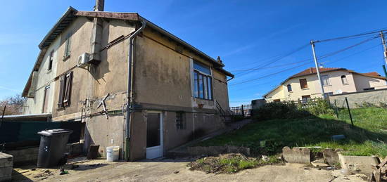 Maison mitoyenne 68m², 4 pièces, 2 chambres, Sous-sol complet, Jardin