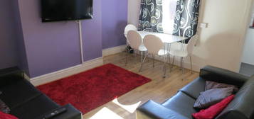 Terraced house to rent in Patten Street, Withington, Manchester M20