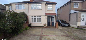 3 bedroom semi-detached house to rent