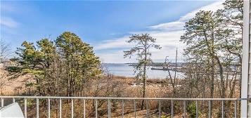 2220 Waters Edge Dr, Toms River, NJ 08753