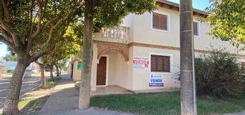 Duplex en Barrio Hipotecario, Oncativo, de Dos Dorm.