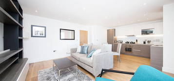 Flat to rent in Silverworks Close, London NW9