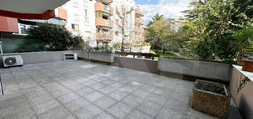 GRENOBLE. T3..ASCENSEUR. TERRASSE. 2 CHAMBRES