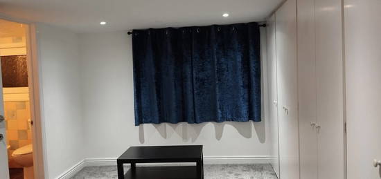 Studio to rent in St. Georges Road, Ilford IG1