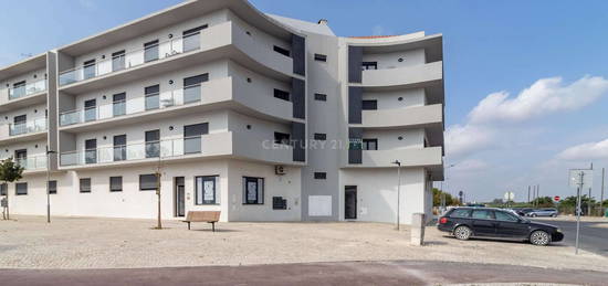 Apartamento T2, no Pinhal Novo (Urbanização Vale Flores)