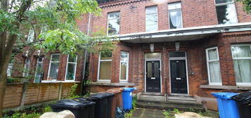 Terraced house to rent in Wellington Road North, Stockport SK4