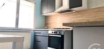 Appartement  à louer, 3 pièces, 2 chambres, 59 m²