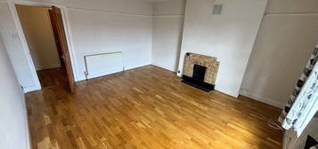 Flat to rent in Russell Street, Reading RG1