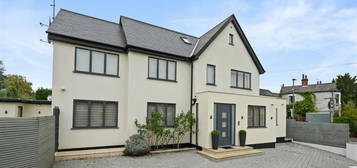 5 bedroom detached house