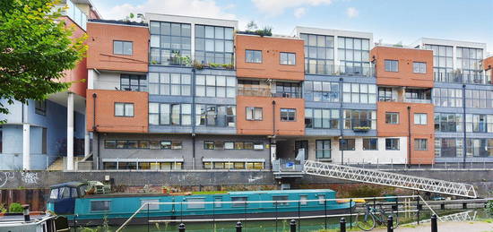 Flat to rent in Andersens Wharf, 20 Copenhagen Place, Limehouse E14