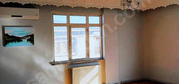 ŞİRİNEVLER MAH FETİH CAD METROBÜSE 3DK ASANSÖRLÜ KİRALIK DAİRE