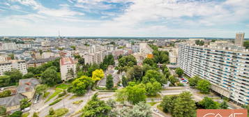 - A VENDRE APPARTEMENT T2 - 40,58M² - LES HORIZONS - CAVE - PARKING - 16ème ETAGE - CENTRE VILLE DE RENNES - 35000