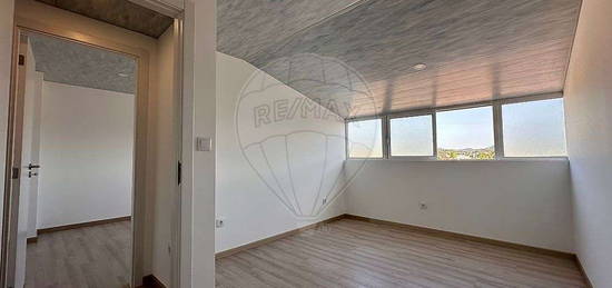 Apartamento T4 para arrendamento