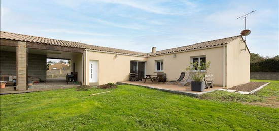 Maison de plain-pied  à vendre, 5 pièces, 3 chambres, 130 m²