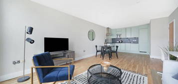 Flat to rent in Pepys Street, Tower EC3N