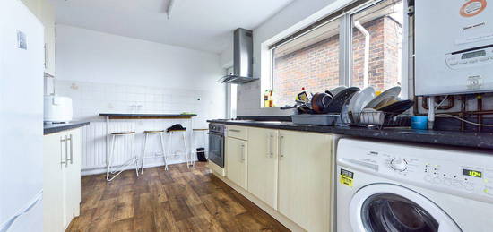 Maisonette to rent in Wolverstone Drive, Brighton BN1