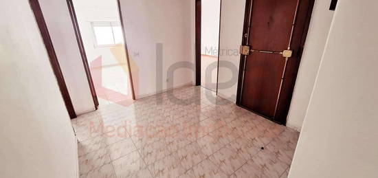 Apartamento T3 em zona central da Arrentela - Seixal