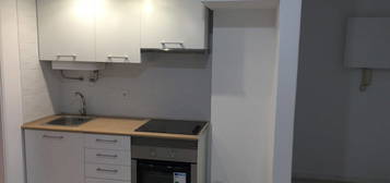 Arrendamento de Apartamento T1  na rua Sociedade Filarmónica Incrível Almadense, 4