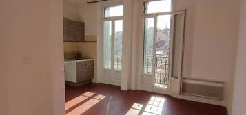 Appartement  à louer, 3 pièces, 2 chambres, 46 m²