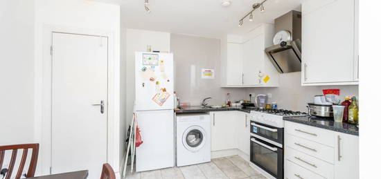 Flat to rent in Garratt Lane, Tooting, London SW17