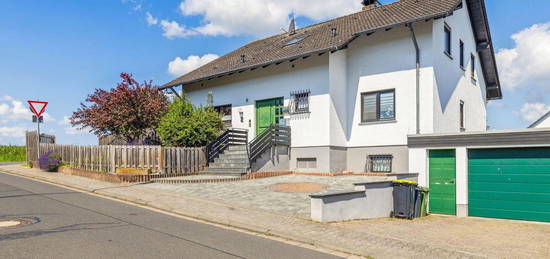 Großzügiges Einfamilienhaus mit Einliegerwohnung und großem Garten in Feldrandlage in Büdingen