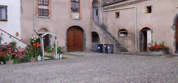 Haut de maison de Bourg proche ISSOIRE