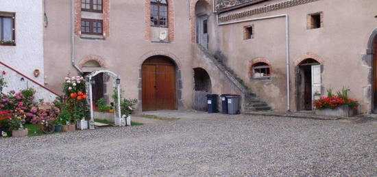 Haut de maison de Bourg proche ISSOIRE