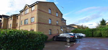 Flat to rent in Draycott Close, London NW2