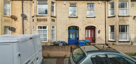 3 bedroom flat for sale