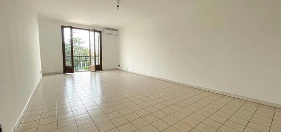 Appartement  à louer, 3 pièces, 2 chambres, 73 m²