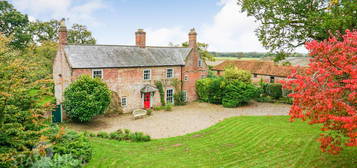 6 bed farmhouse for sale