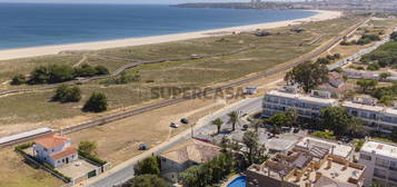 Moradia frente ao mar na Meia Praia, Lagos, com piscina e vista deslumbrante sobre o mar