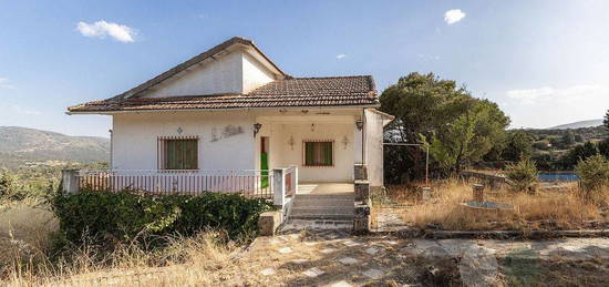 Chalet en calle La Cruz en Santa Cruz de Pinares