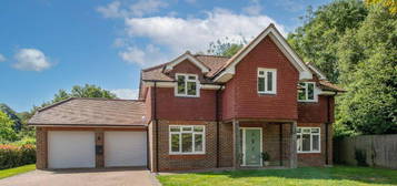 5 bedroom detached house