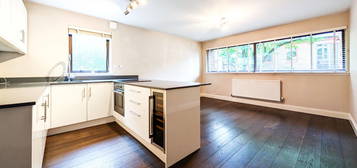 Flat to rent in Union Court, Richmond TW9