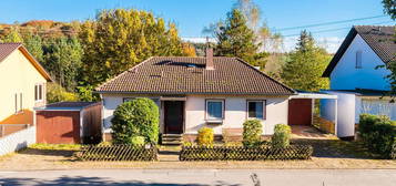 Ein-Zwei Familienhaus mit großem Garten