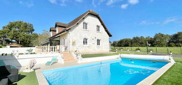 Maison de 176 m² avec piscine proche d'ORTHEZ