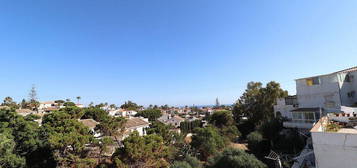 Casa adosada en calle Gibraltar en El Faro de Calaburra - Chaparral, Mijas