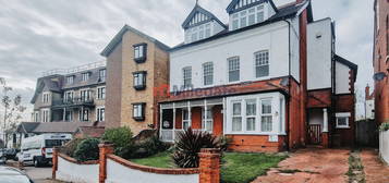 Flat to rent in Cobham Road, Westcliff-On-Sea SS0