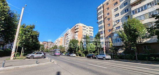 Apartament cu 3 camere, 2 balcoane, 65mp, etajul 2, Str. Plopilor